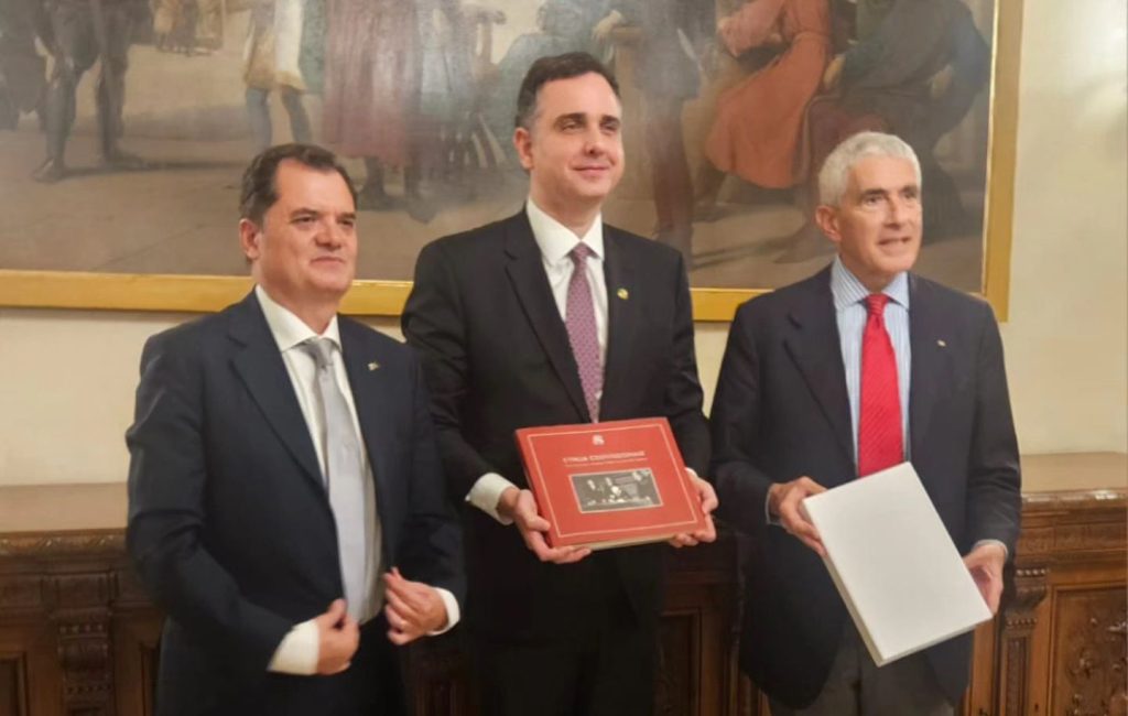 Fabio Porta, Presidente do Senado do Brasil, Rodrigo Pacheco (junto ao ex Presidente da Câmara italiana Pierferdinando Casini)